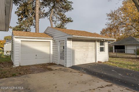 Tiny photo for 2310 Tremainsville Road, Toledo, OH 43613 (MLS # 10001209)