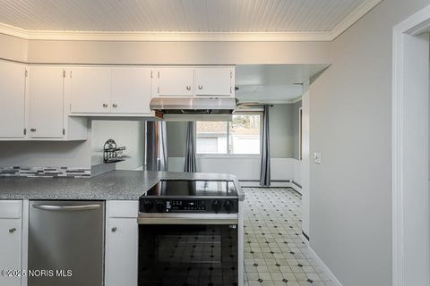 Tiny photo for 2310 Tremainsville Road, Toledo, OH 43613 (MLS # 10001209)