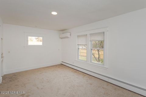 Tiny photo for 2310 Tremainsville Road, Toledo, OH 43613 (MLS # 10001209)