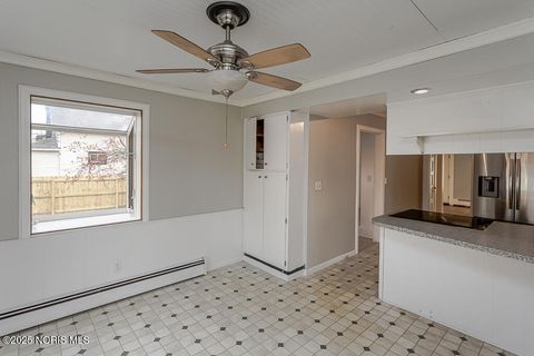 Tiny photo for 2310 Tremainsville Road, Toledo, OH 43613 (MLS # 10001209)