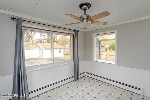 Tiny photo for 2310 Tremainsville Road, Toledo, OH 43613 (MLS # 10001209)