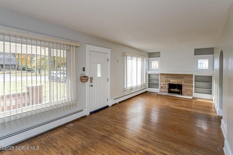 Tiny photo for 2310 Tremainsville Road, Toledo, OH 43613 (MLS # 10001209)