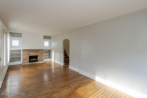 Tiny photo for 2310 Tremainsville Road, Toledo, OH 43613 (MLS # 10001209)