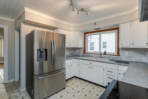 Tiny photo for 2310 Tremainsville Road, Toledo, OH 43613 (MLS # 10001209)