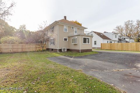 Tiny photo for 2310 Tremainsville Road, Toledo, OH 43613 (MLS # 10001209)