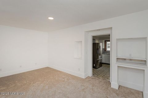 Tiny photo for 2310 Tremainsville Road, Toledo, OH 43613 (MLS # 10001209)