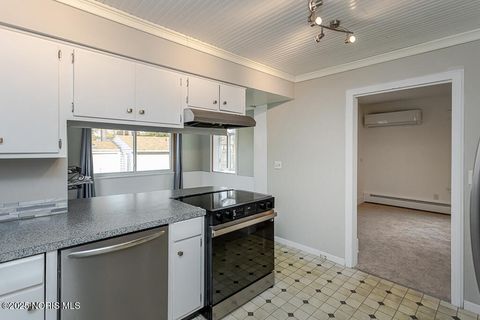 Tiny photo for 2310 Tremainsville Road, Toledo, OH 43613 (MLS # 10001209)