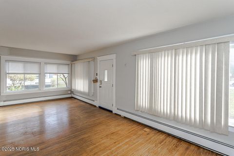 Tiny photo for 2310 Tremainsville Road, Toledo, OH 43613 (MLS # 10001209)