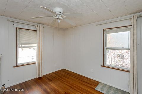 Tiny photo for 2310 Tremainsville Road, Toledo, OH 43613 (MLS # 10001209)