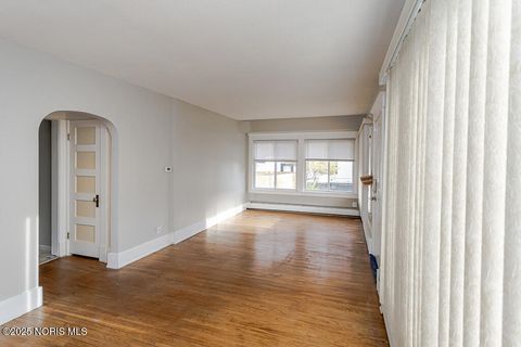 Tiny photo for 2310 Tremainsville Road, Toledo, OH 43613 (MLS # 10001209)