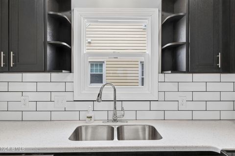 Tiny photo for 2711 Gunckel Boulevard, Toledo, OH 43606 (MLS # 10004895)