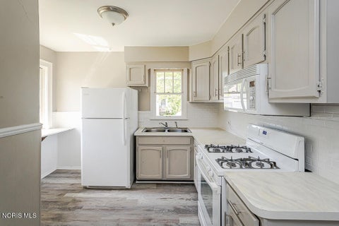 Tiny photo for 516 Lodge Avenue, Toledo, OH 43609 (MLS # 10008837)