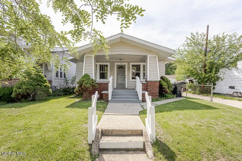 Tiny photo for 516 Lodge Avenue, Toledo, OH 43609 (MLS # 10008837)
