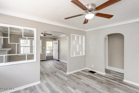 Tiny photo for 516 Lodge Avenue, Toledo, OH 43609 (MLS # 10008837)