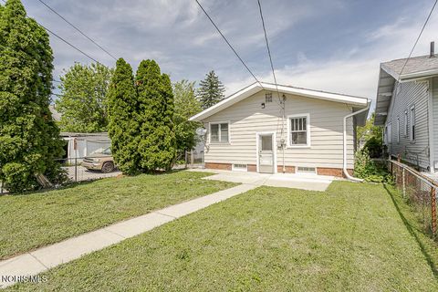 Tiny photo for 516 Lodge Avenue, Toledo, OH 43609 (MLS # 10008837)
