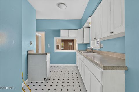 Tiny photo for 571 Viking Street, Toledo, OH 43605 (MLS # 10011027)
