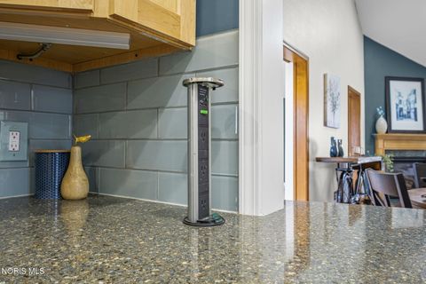 Tiny photo for 1 Abbey Road, Perrysburg, OH 43551 (MLS # 10005142)