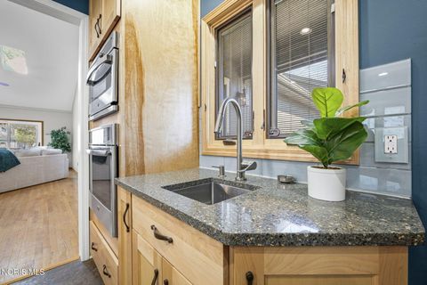 Tiny photo for 1 Abbey Road, Perrysburg, OH 43551 (MLS # 10005142)