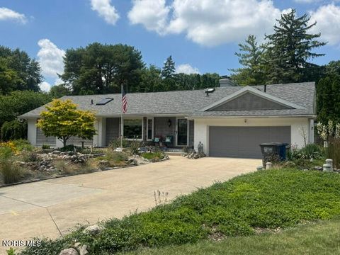 Photo of 1162 Nannette Drive, Toledo, OH 43614 (MLS # 10009813)