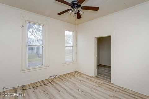 Photo of 914 Moore Street, Toledo, OH 43608 (MLS # 10001245)