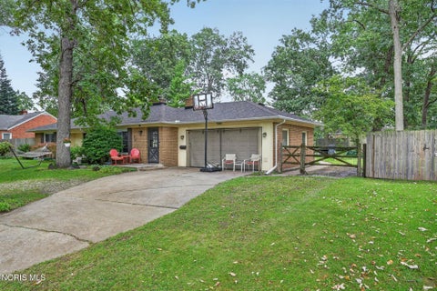 Tiny photo for 5154 Fairgreen Drive, Toledo, OH 43613 (MLS # 10014189)
