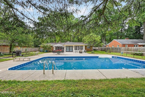 Tiny photo for 5154 Fairgreen Drive, Toledo, OH 43613 (MLS # 10014189)