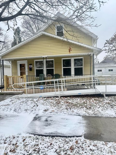 Photo of 813 Mckinley Ave, Toledo, OH 43605 (MLS # 10003111)