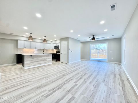 Tiny photo for 306 Dillrose Drive, Northwood, OH 43619 (MLS # 10004441)