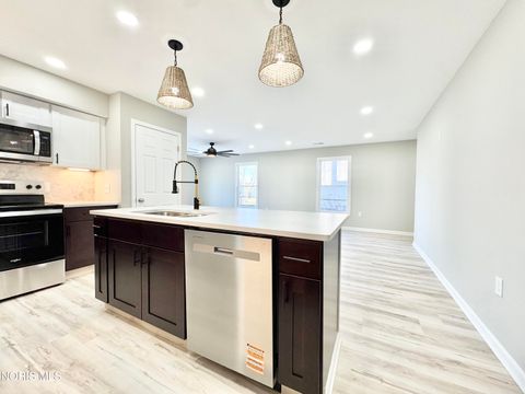 Tiny photo for 306 Dillrose Drive, Northwood, OH 43619 (MLS # 10004441)