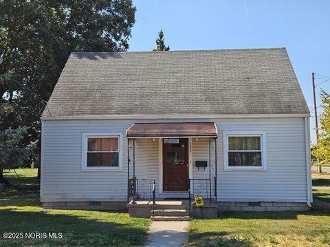 Photo of 2000 Sheffield Place, Northwood, OH 43619 (MLS # 10000354) Photo of 2000 Sheffield Place, Northwood, OH 43619 (MLS # 10000354)
