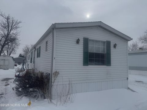 Photo of 315 Parkview Drive, Bowling Green, OH 43402 (MLS # 10003863)