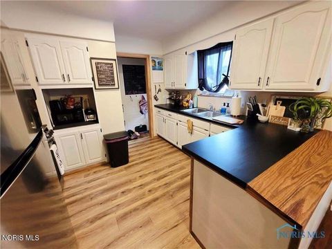 Tiny photo for 1654 Charmaine Drive, Toledo, OH 43614 (MLS # 10005177)