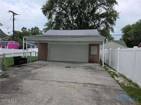 Photo of 1654 Charmaine Drive, Toledo, OH 43614 (MLS # 10005177)