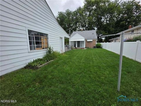 Tiny photo for 1654 Charmaine Drive, Toledo, OH 43614 (MLS # 10005177)