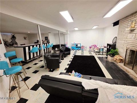 Tiny photo for 1654 Charmaine Drive, Toledo, OH 43614 (MLS # 10005177)