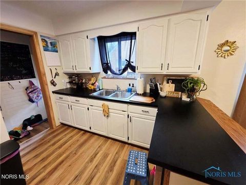 Tiny photo for 1654 Charmaine Drive, Toledo, OH 43614 (MLS # 10005177)