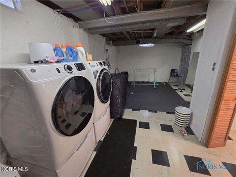 Tiny photo for 1654 Charmaine Drive, Toledo, OH 43614 (MLS # 10005177)