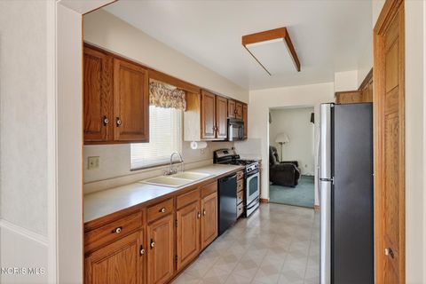 Tiny photo for 640 Northfield Drive, Maumee, OH 43537 (MLS # 10005985)