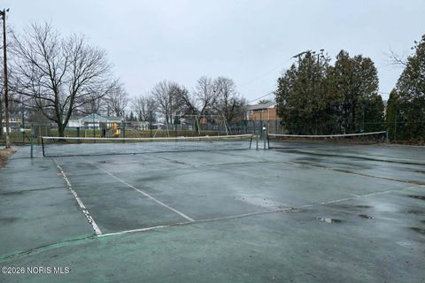 Tiny photo for 1828 Queenswood Drive, Findlay, OH 45840 (MLS # 10002941)