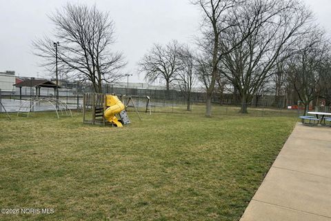 Tiny photo for 1828 Queenswood Drive, Findlay, OH 45840 (MLS # 10002941)