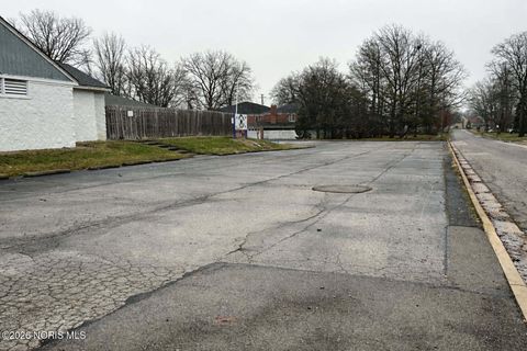 Tiny photo for 1828 Queenswood Drive, Findlay, OH 45840 (MLS # 10002941)