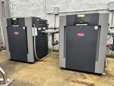 Tiny photo for 1828 Queenswood Drive, Findlay, OH 45840 (MLS # 10002941)