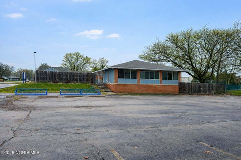 Tiny photo for 1828 Queenswood Drive, Findlay, OH 45840 (MLS # 10002941)