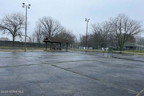 Tiny photo for 1828 Queenswood Drive, Findlay, OH 45840 (MLS # 10002941)