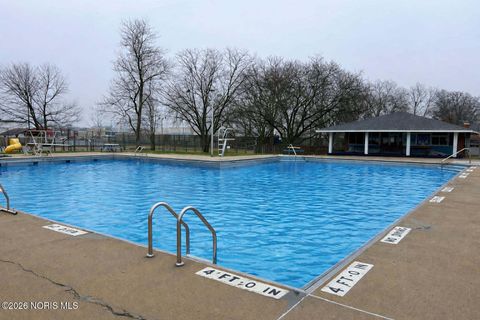 Photo of 1828 Queenswood Drive, Findlay, OH 45840 (MLS # 10002941)