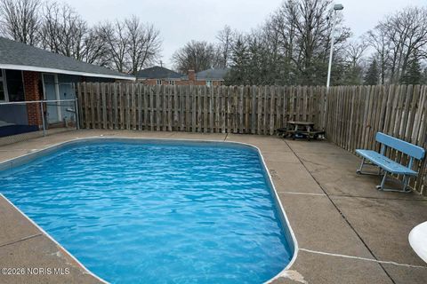 Tiny photo for 1828 Queenswood Drive, Findlay, OH 45840 (MLS # 10002941)