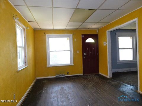 Tiny photo for 1510 Lincoln Avenue, Toledo, OH 43607 (MLS # 10010172)