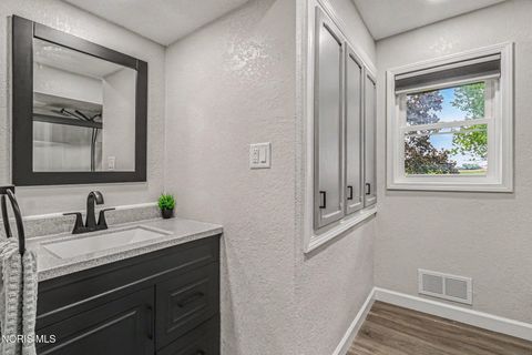 Tiny photo for 2120 Mathews Road, Northwood, OH 43619 (MLS # 10008135)