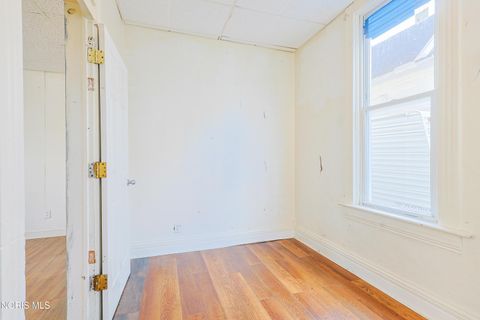 Tiny photo for 1267 Nebraska Avenue, Toledo, OH 43607 (MLS # 10005725)