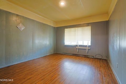 Tiny photo for 1267 Nebraska Avenue, Toledo, OH 43607 (MLS # 10005725)